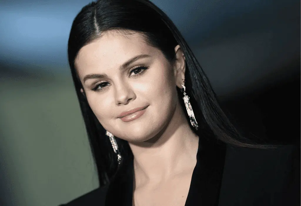 Beautiful Selena Gomez Boyfriend, Age, Net Worth, Songs And Biography